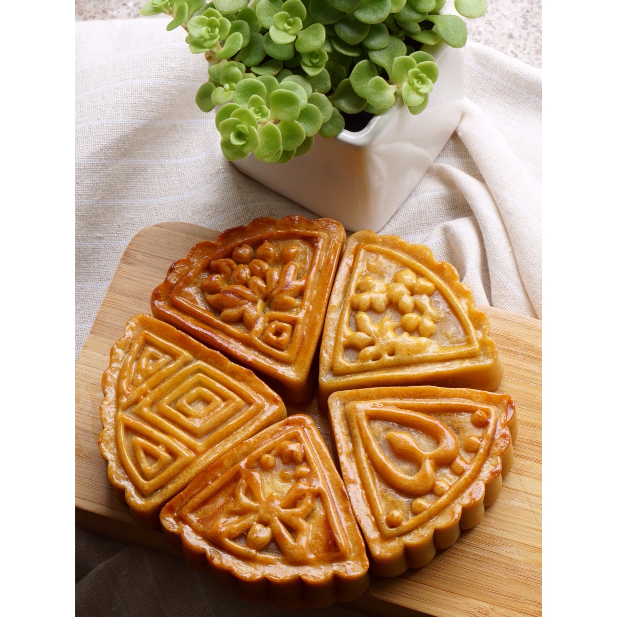 广式月饼－－蛋黄豆沙月饼