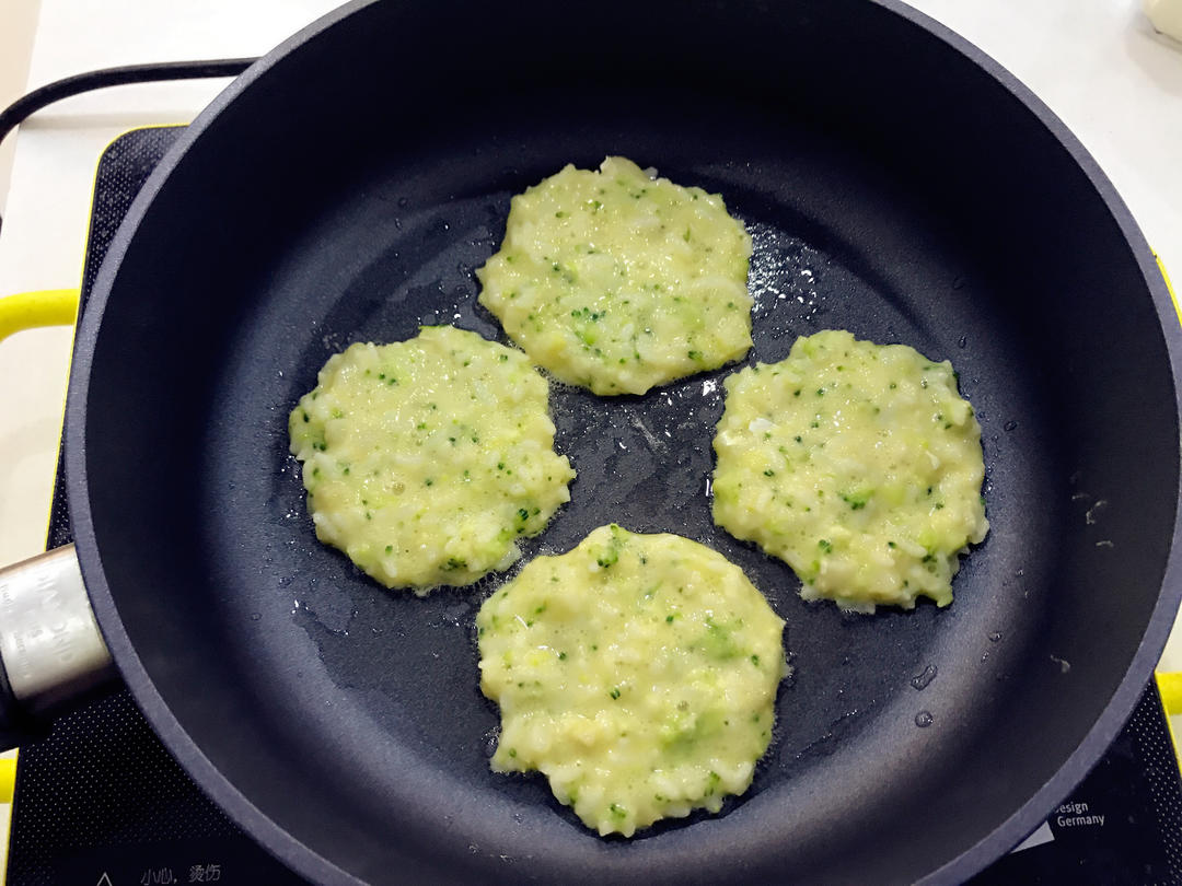 宝宝辅食：深海能量（鳕鱼）小米饼-12M+的做法 步骤7