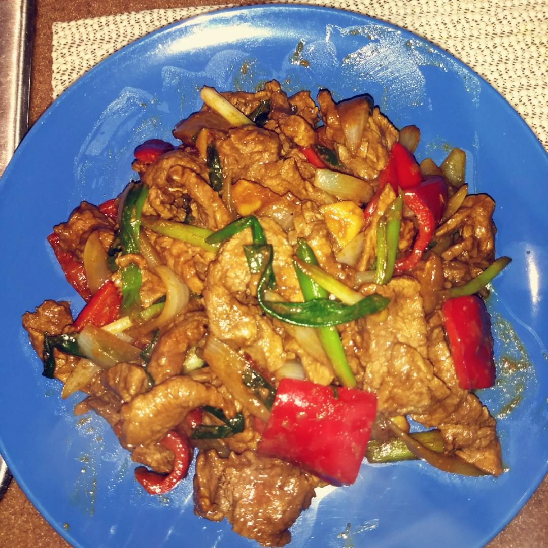 厨师长教你：“葱爆牛肉”的家常做法，葱香味浓郁先收藏起来