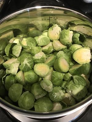 5分钟孢子甘蓝 (Brussels Sprouts)的做法 步骤1