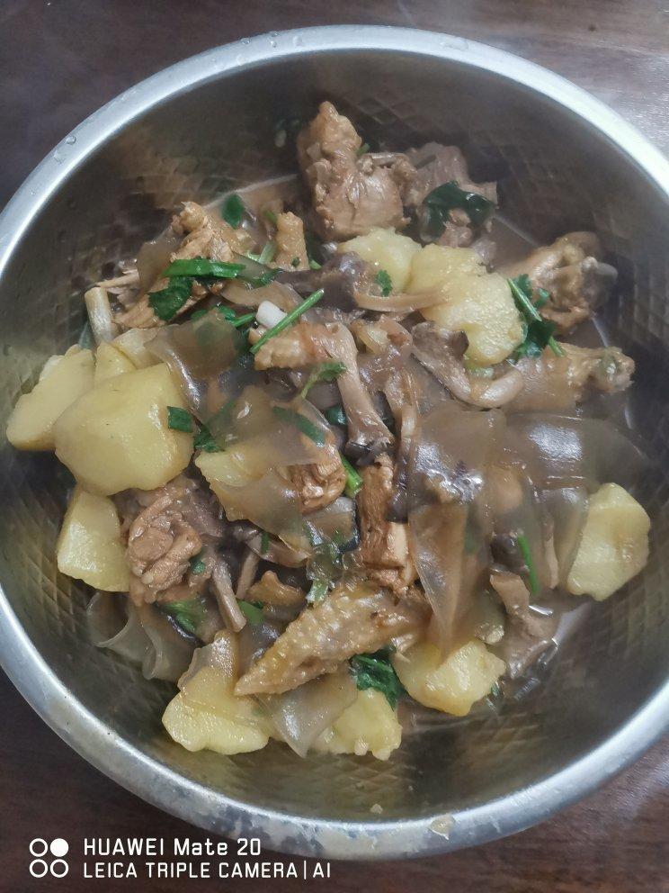 红烧三黄鸡(简单做法，做出来大概就这个样)