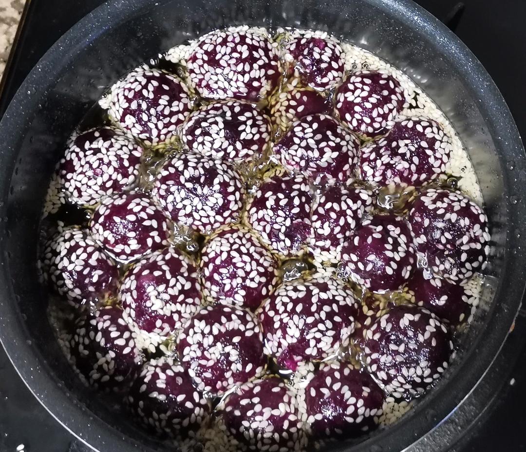 紫薯芝麻球