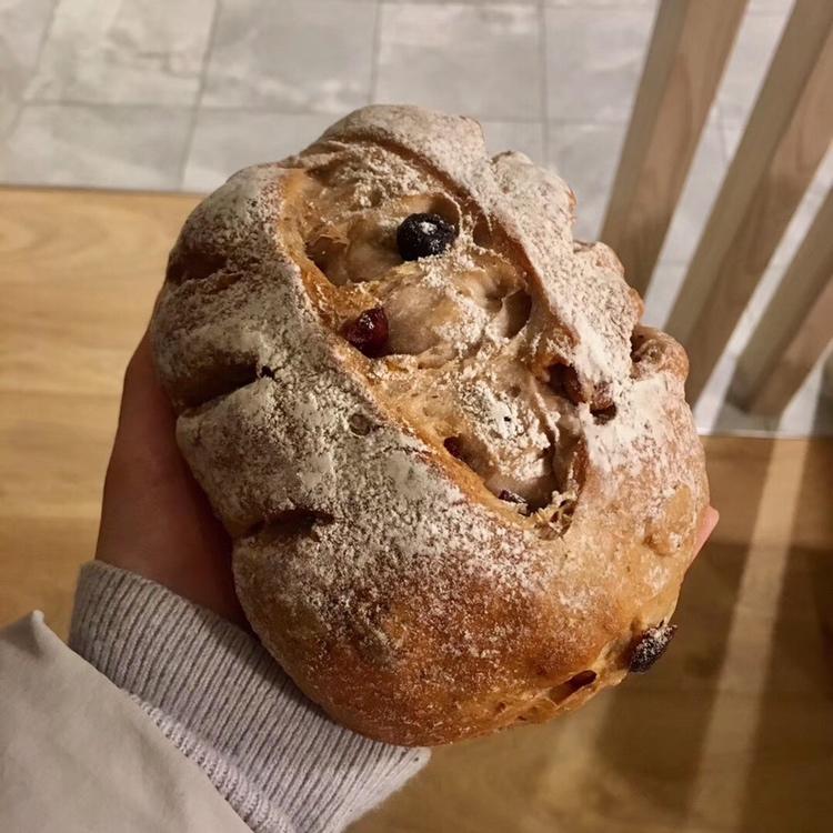 全麦蔓越莓核桃软欧包