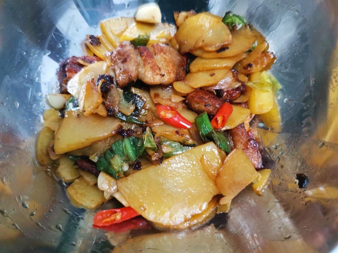 五花肉干煎土豆