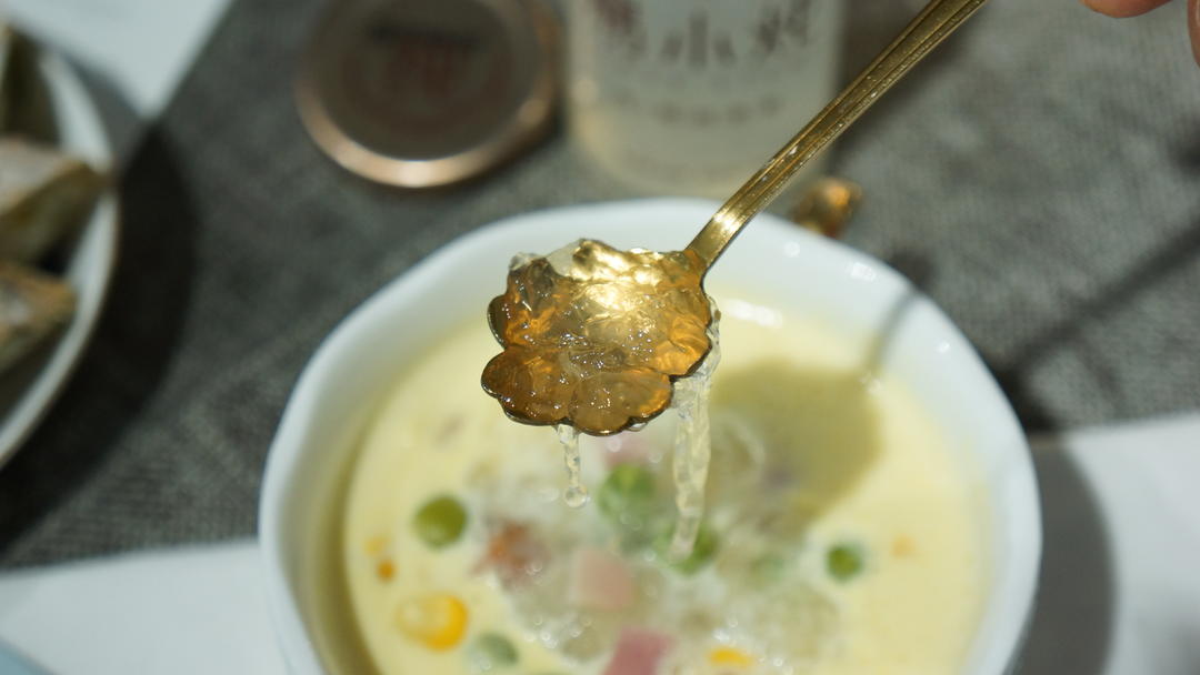 玉米燕窝浓汤—冬日早起的蒂凡尼早餐【易小炖燕窝】