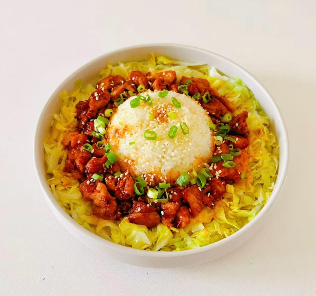 韩式辣酱鸡肉饭｜浓郁酱香，甜辣暴击！这一盘饭菜肉都有，太满足了