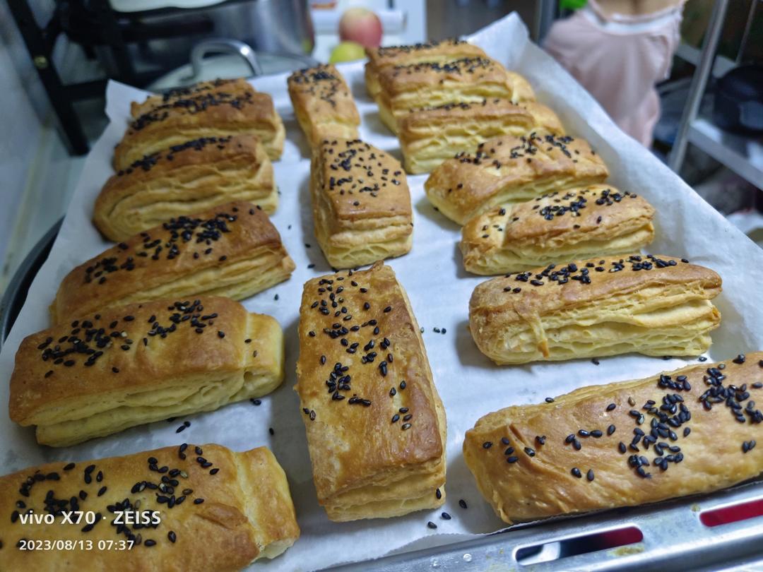 像面包一样软的发面椒香千层饼