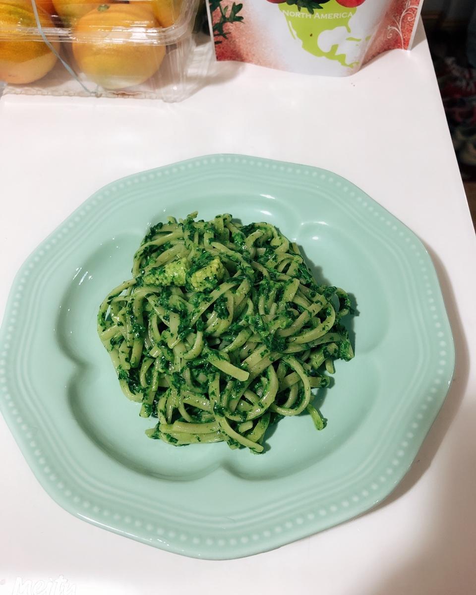 奶油菠菜青酱意大利面