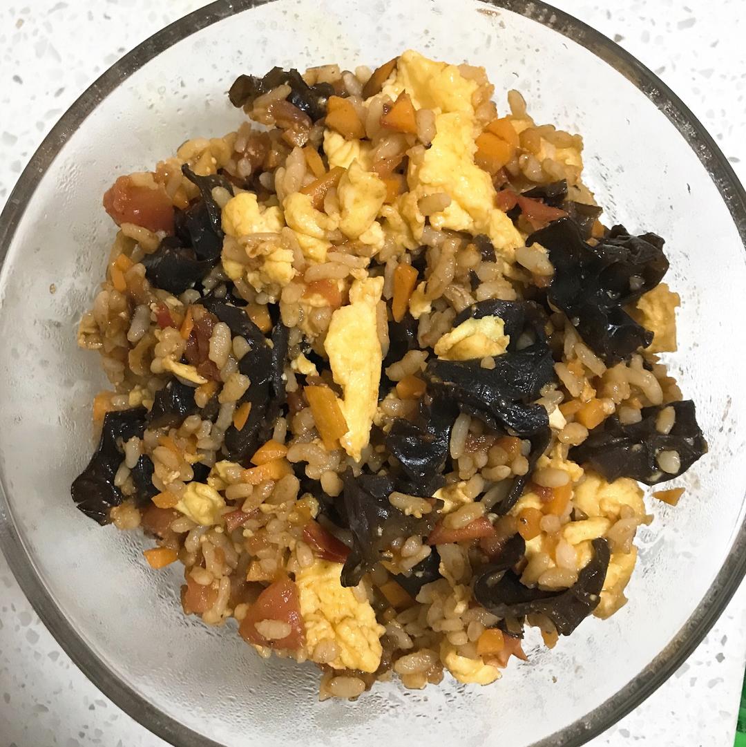 酒肉朋尤做的番茄鸡蛋黑木耳炒饭