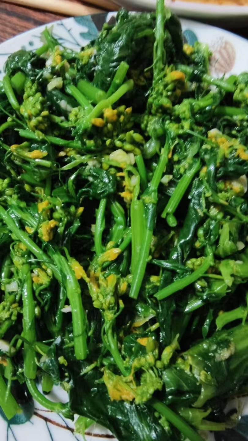 好嫩的清炒小小油菜花