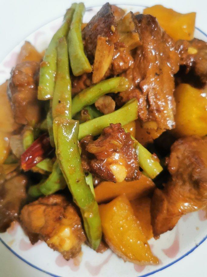 红烧排骨炖豆角土豆