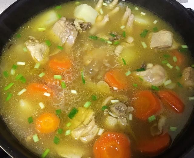 胡萝卜土豆炖鸡汤的做法