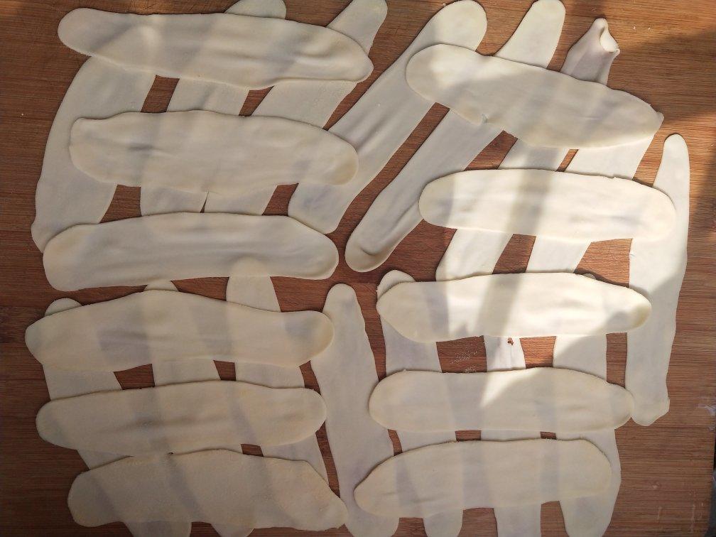 用饺子皮自制油泼扯面