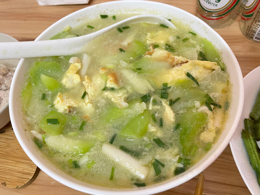 白玉菇丝瓜蛋汤