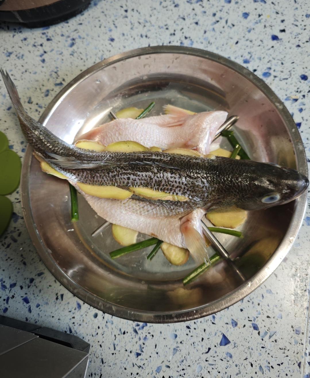 10分钟做 清蒸鲈鱼 （附切鱼图解）