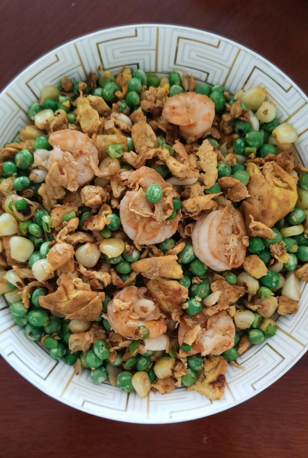 青豆，胡萝卜，玉米炒虾仁。