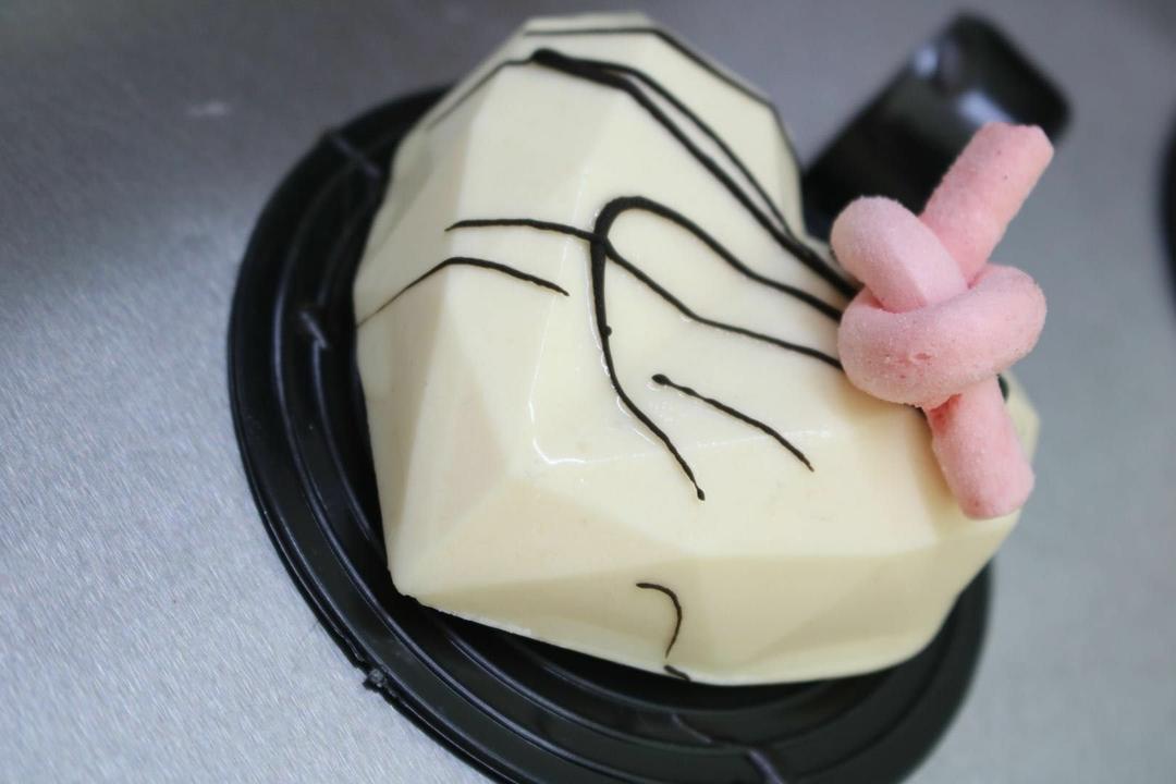 赛杰斯塔Cegesta—椰子慕斯配焦糖核桃巧克力慕斯蛋糕<熊谷裕子>