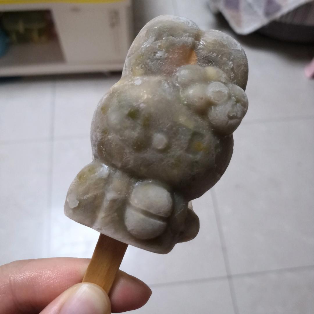 自制奶香绿豆棒冰（清凉夏日的必备品）内附绿豆汤不会变成褐色的技巧