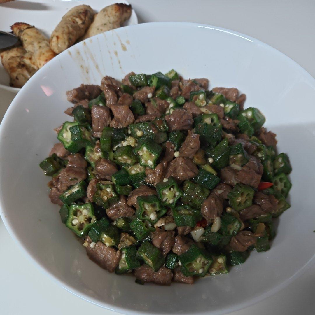 秋葵炒牛肉粒