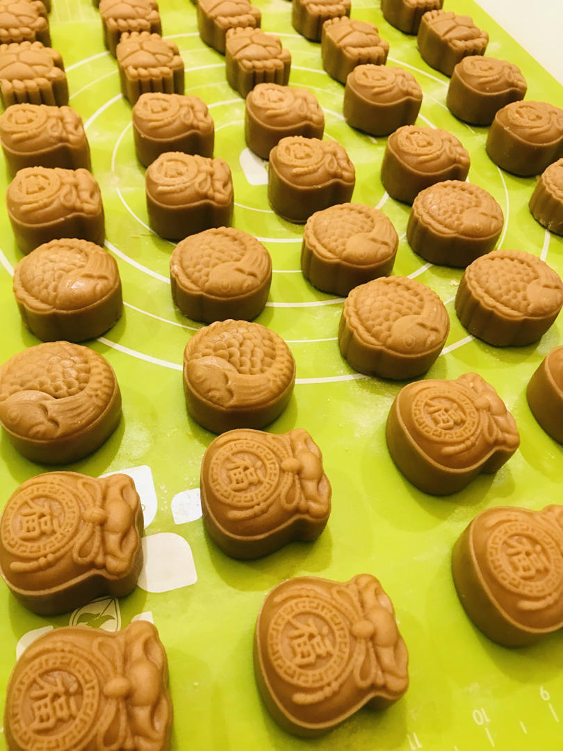 巧克力椰蓉蔓越莓月饼