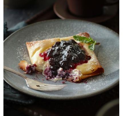 满满爱意的蓝莓芝士薄饼BLUEBERRY CHEESE BLINTZES