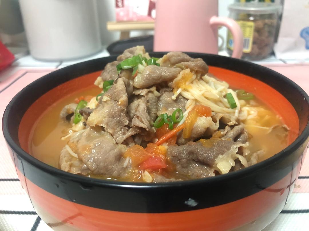 【金针菇番茄肥牛锅】