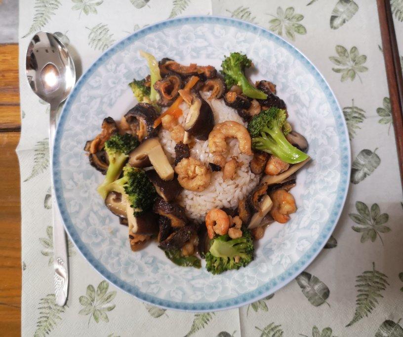 菌菇海参鲜虾捞饭