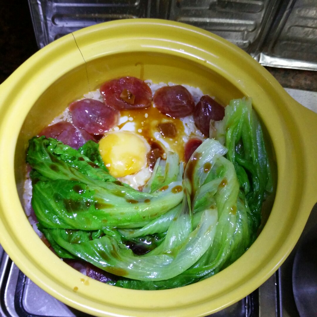 广式腊味煲仔饭