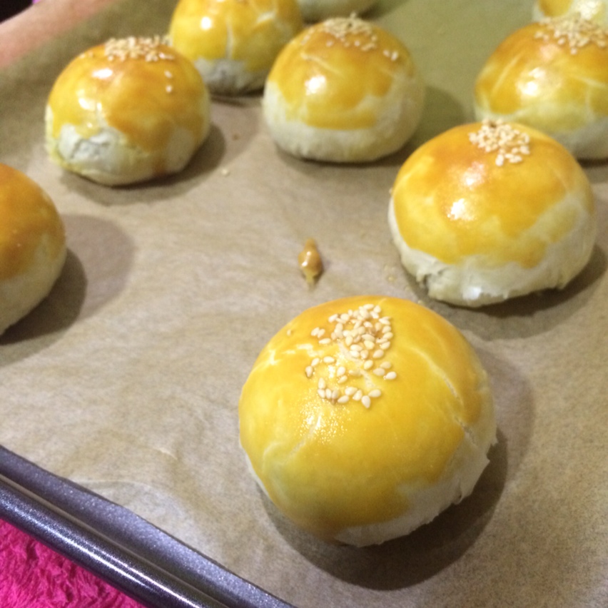 蛋黄酥 Danhuangsu