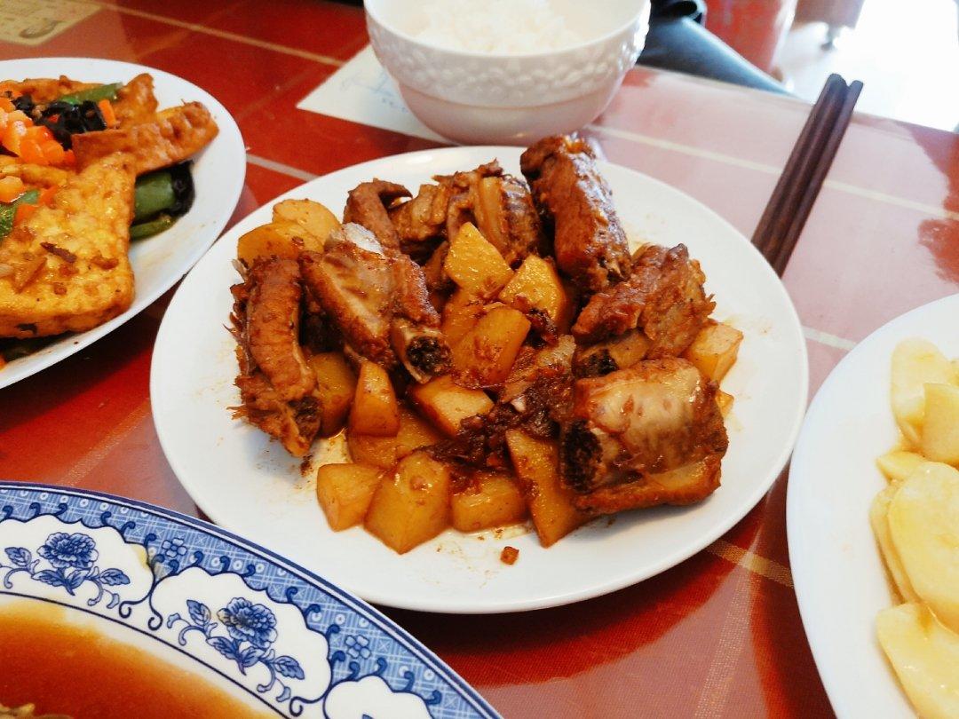 红烧排骨土豆