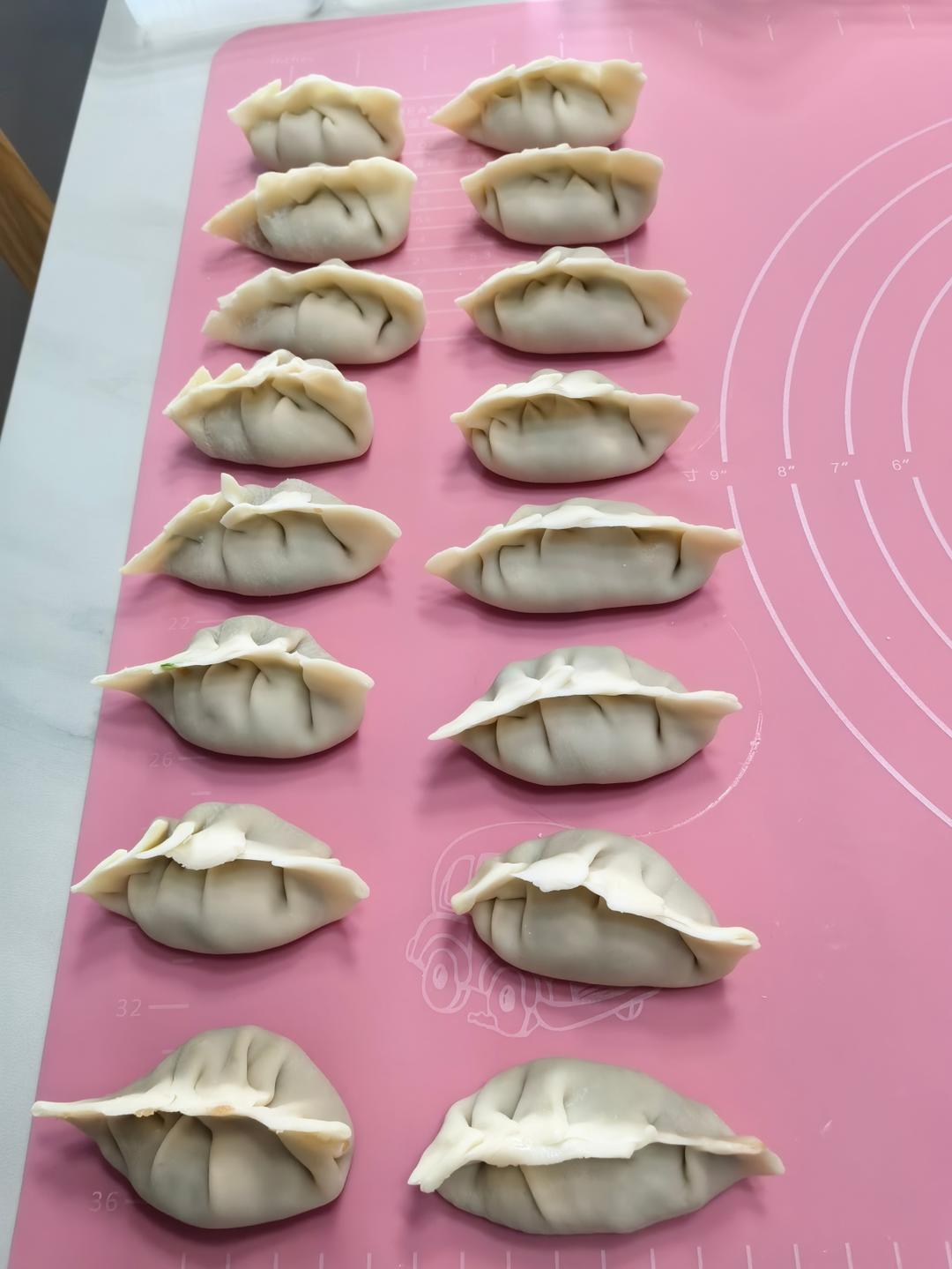 冰箱冷冻水饺做煎饺