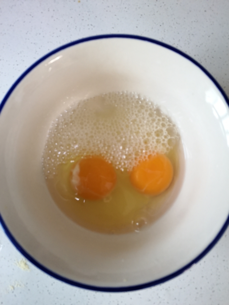 鸡蛋五谷杂粮手擀面的做法 步骤1