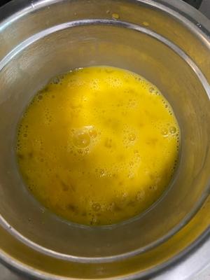 我炒了一盘世上最昂贵的葱：沙葱炒鸡蛋的做法 步骤2