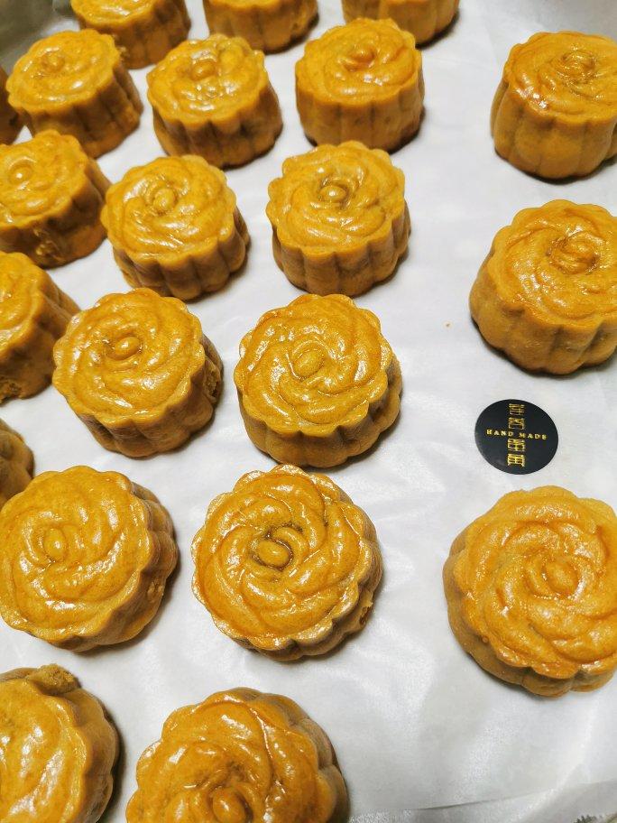 广式月饼－－蛋黄豆沙月饼