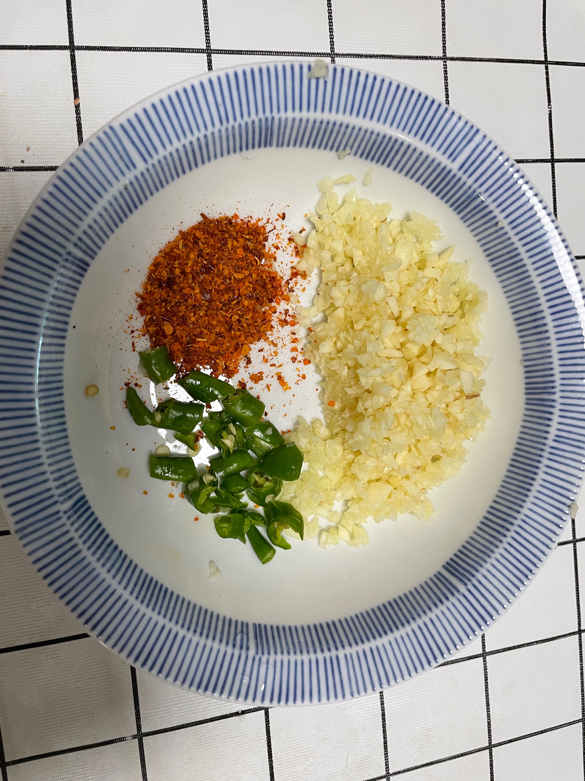 绝绝子的香菜花生米拌肥牛卷的做法 步骤3