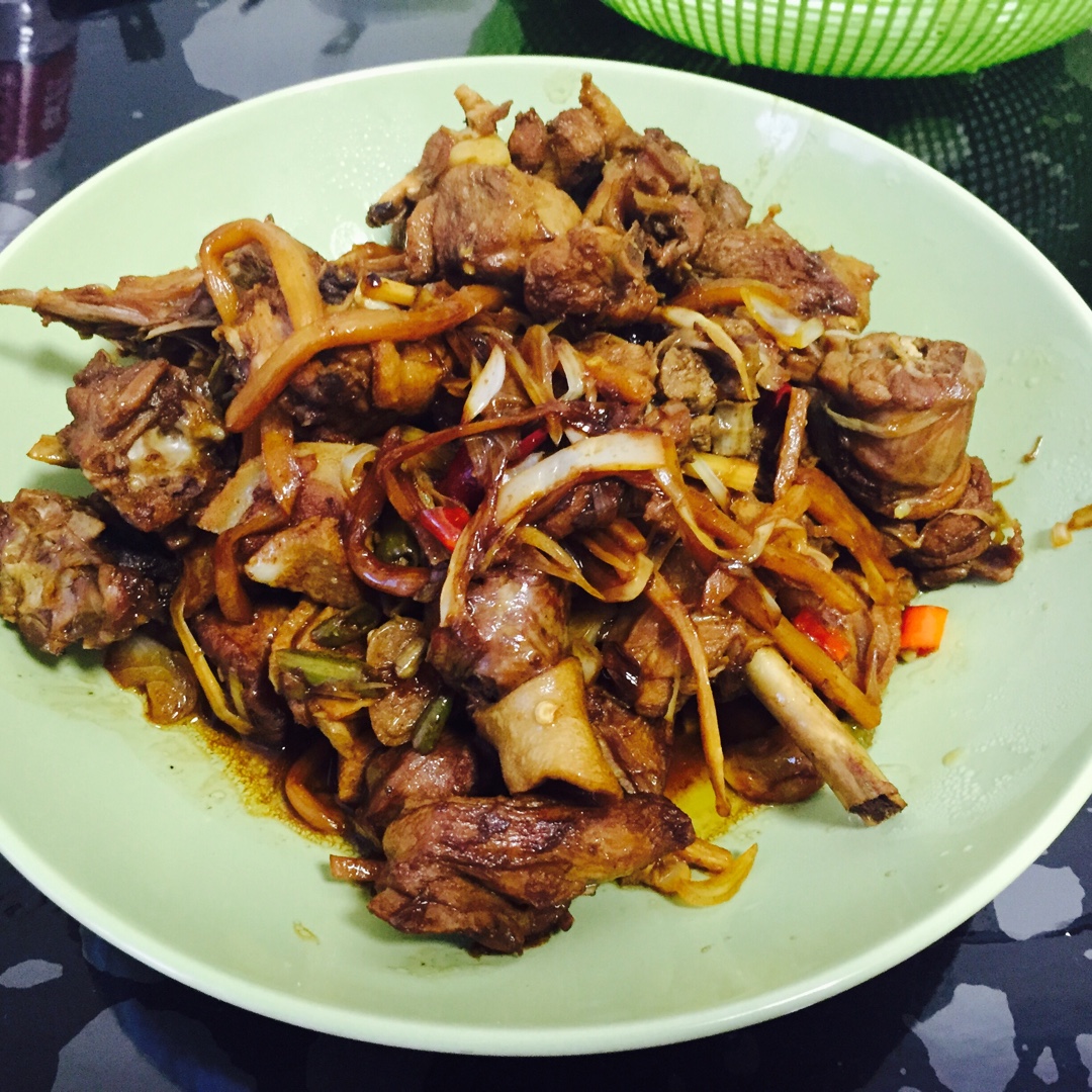 酸笋焖鸭