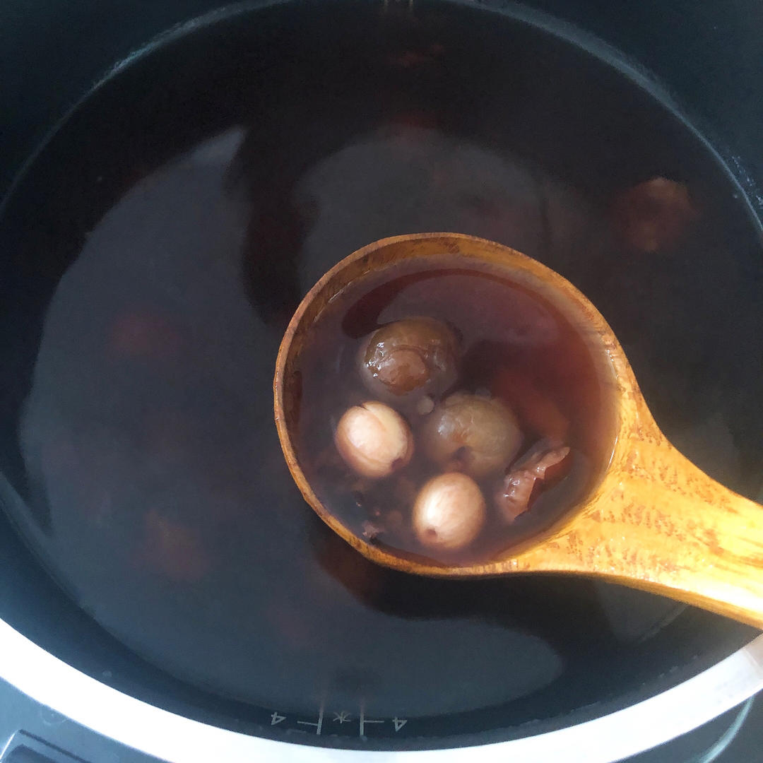 补肾乌发《黑豆桂圆莲子红枣汤》秋冬滋润糖水