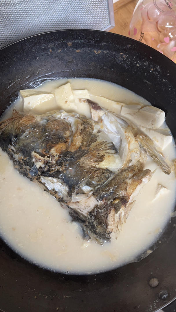 鱼头汤（鱼头豆腐时蔬汤、味鲜汤白有窍门)