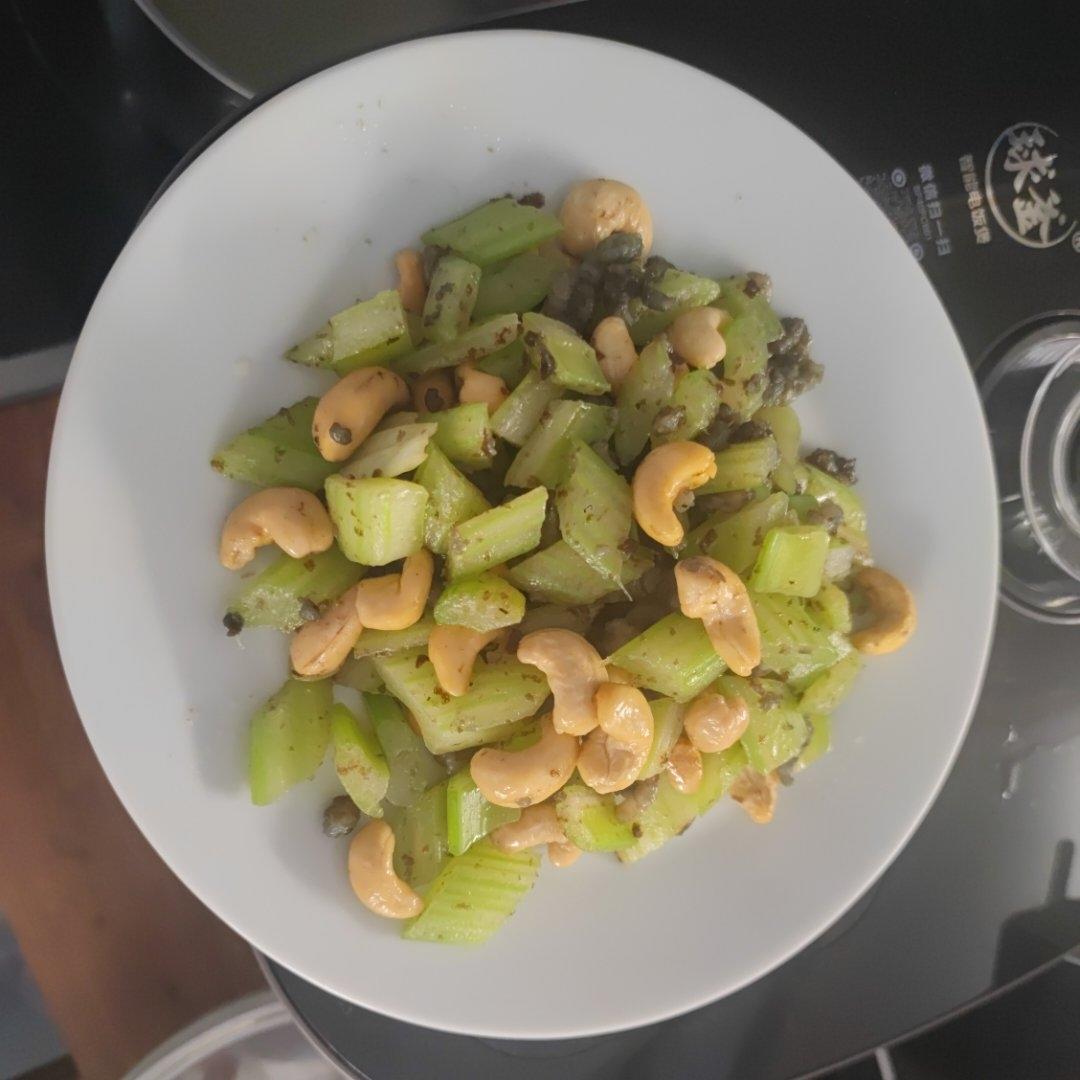 10分钟出锅的【西芹腰果炒虾仁】，清甜脆爽好吃不胖