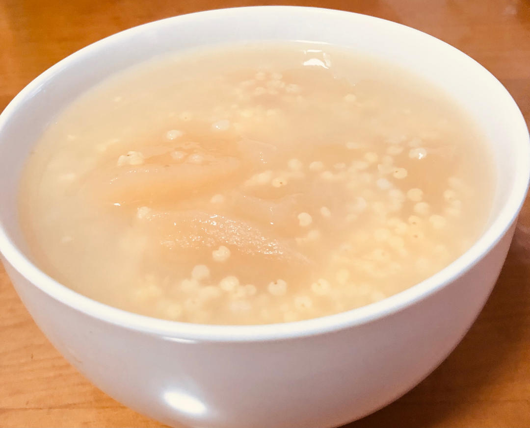 健脾养胃宁神安眠缓解疲劳的苹果小米粥