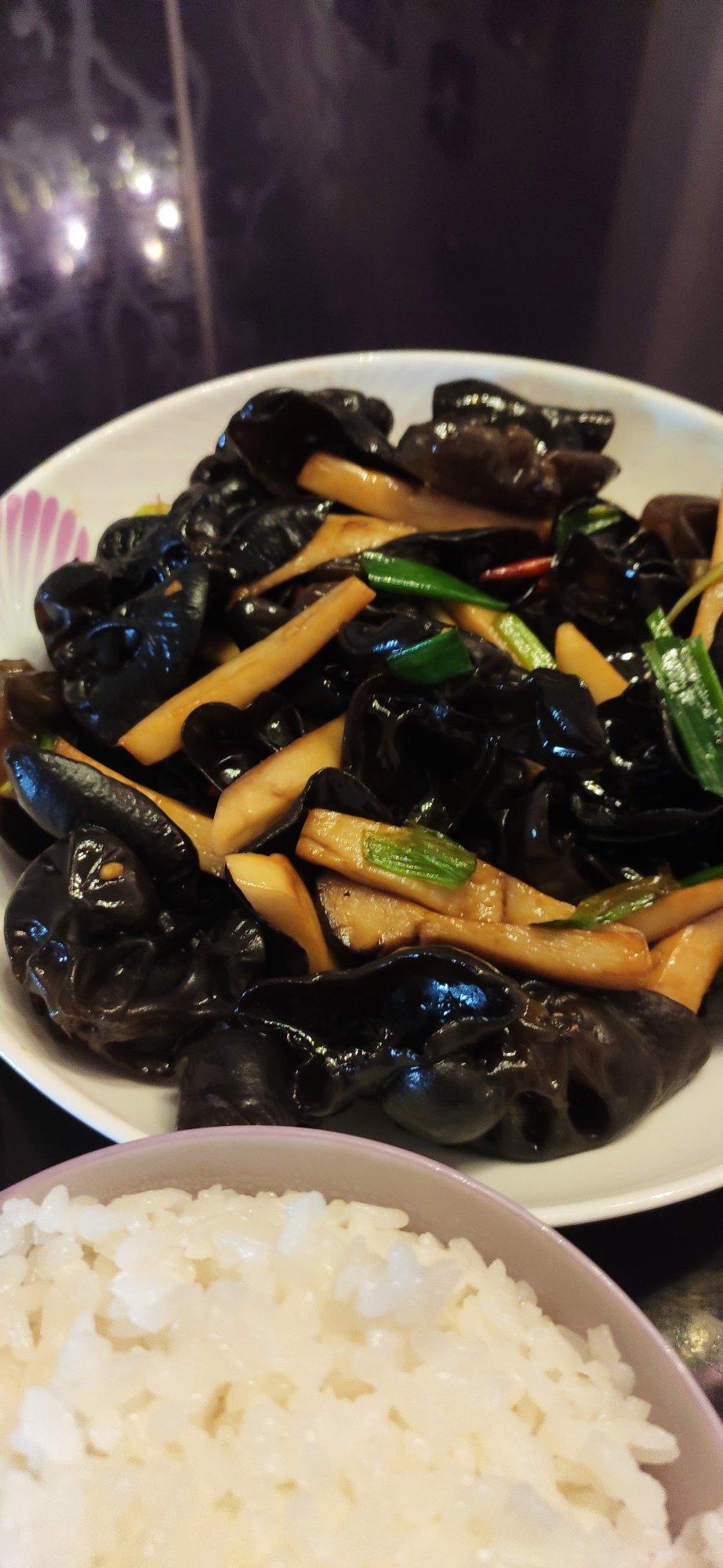 厨师长教你：“小炒黑木耳”的家常做法，味道口感很不错，收藏了