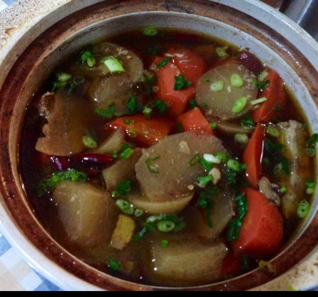 萝卜牛腩煲