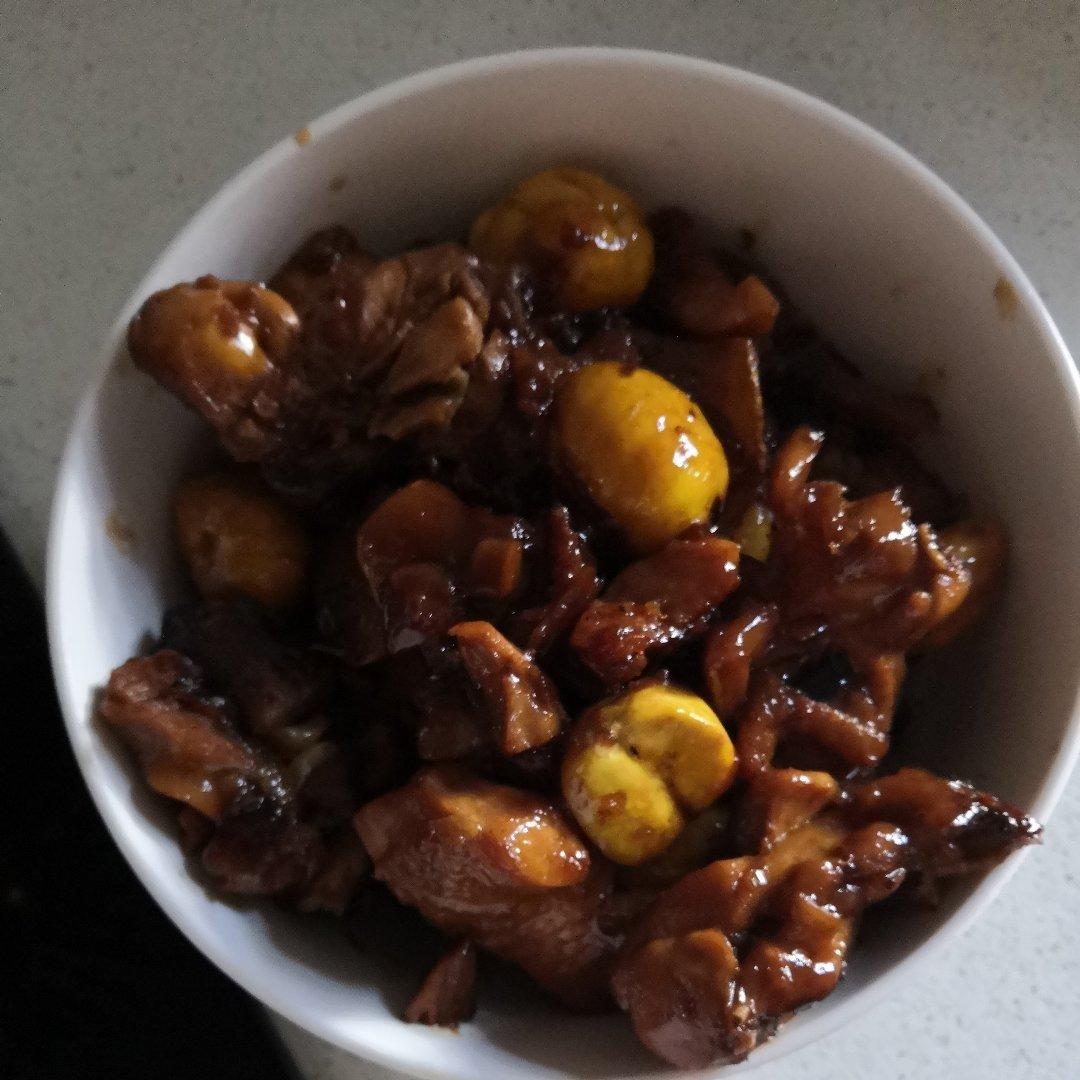 板栗香焖三黄鸡