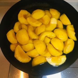 自制黄桃罐头的做法 步骤1