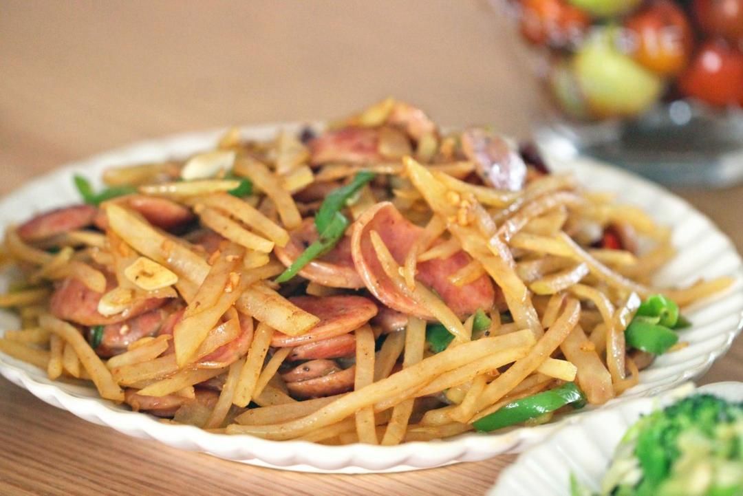 酱香土豆炒腊肠