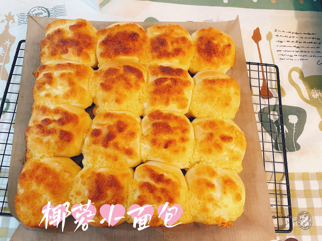 一次发酵同样松软的椰蓉小面包