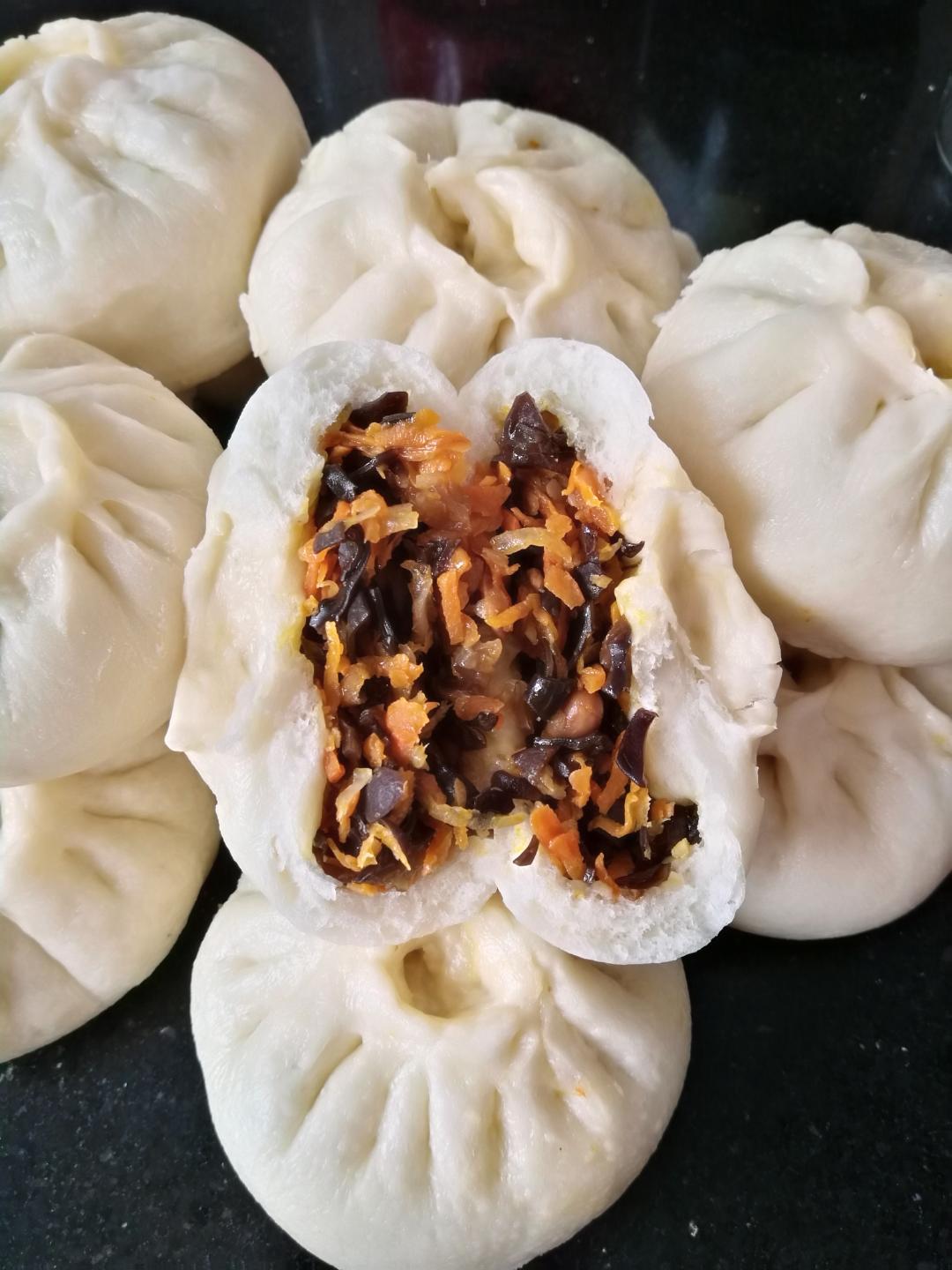 胡萝卜木耳鸡蛋素包子