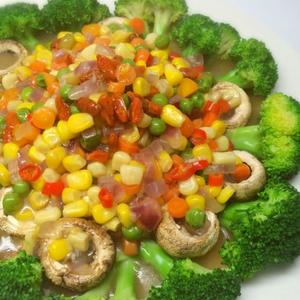 【素】五彩鲜蔬香烤蘑菇的做法 步骤1