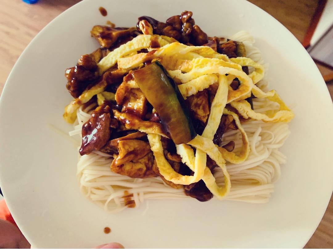 挂面神仙吃法㊙️香到舔盘子的青椒鸡蛋拌面