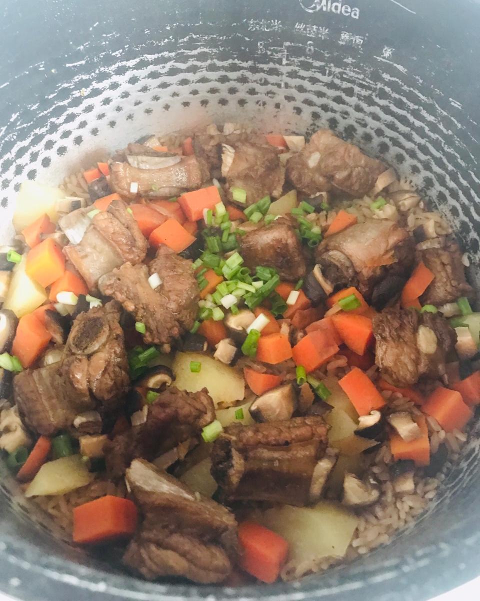 喷香排骨焖饭（爆好吃）